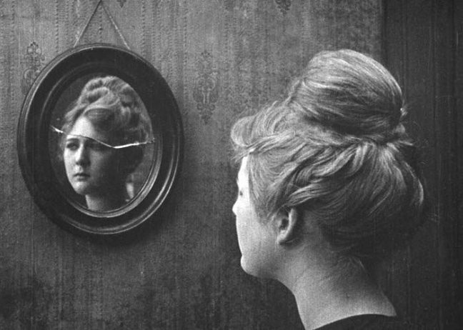 Shoes_1916_film-700x500